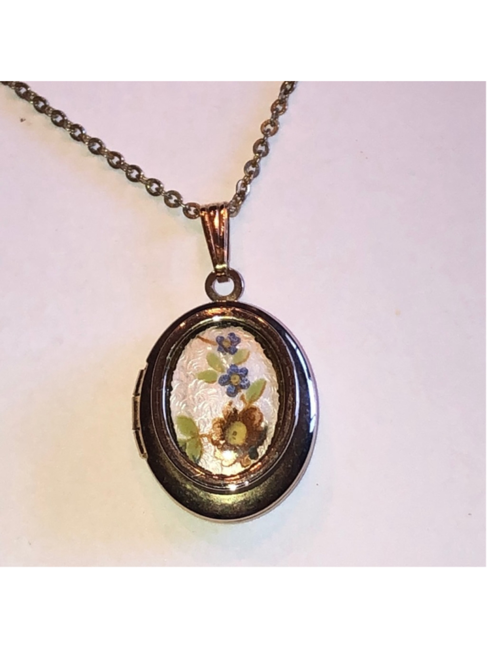 Vintage Gold Tone Boho Enamel Floral Locket Necklace